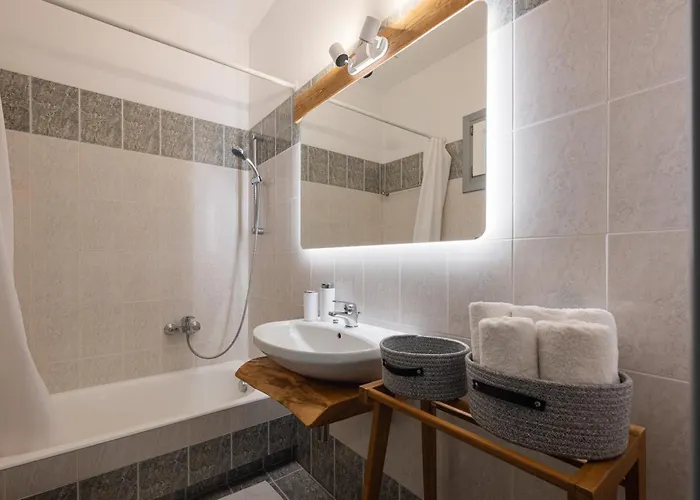 37 2 Heaven * Naxos City